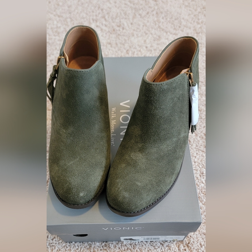 Vionic Serena Boots Olive